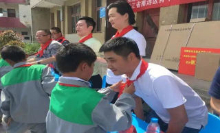 建設希望小學，參與青少年公益活動